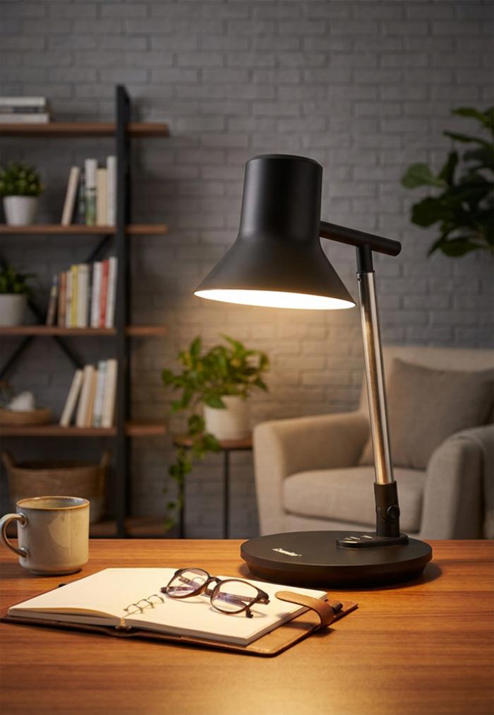 Светильник настольный Camelion  KD-802 C02 чёрный LED